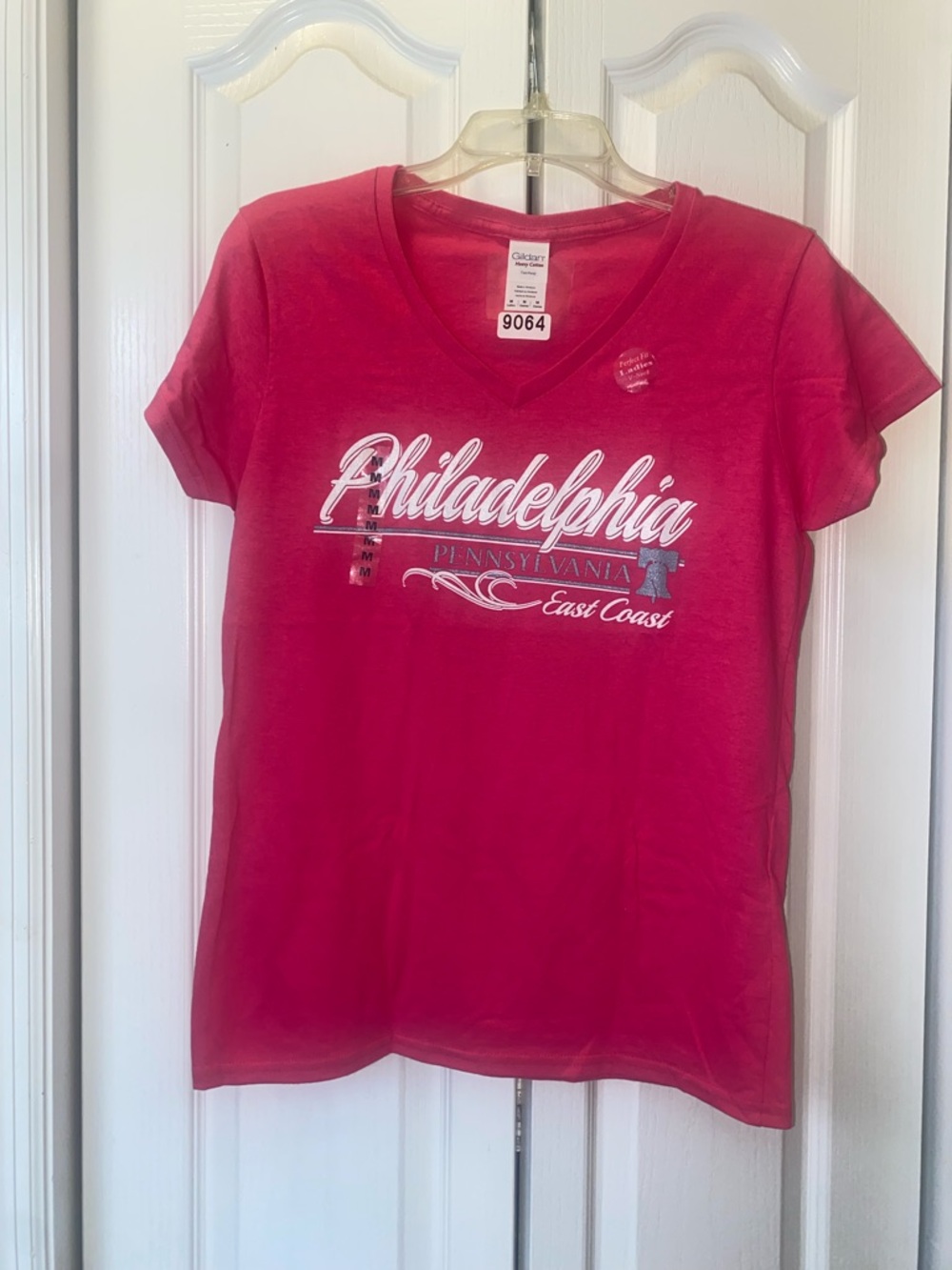 Philadelphia Pink Graphic V-Neck Tee - NWOT - 9064 - Picture 2 of 11